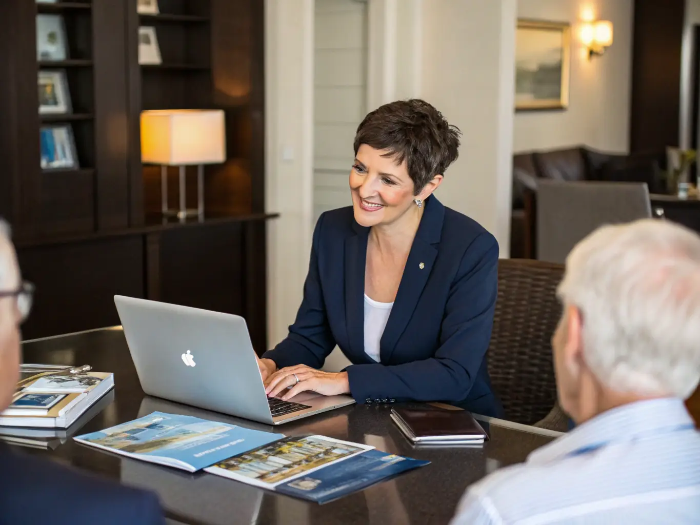 A friendly Reef Movers customer service representative assisting a client with their moving plan, highlighting the company's dedication to personalized service.